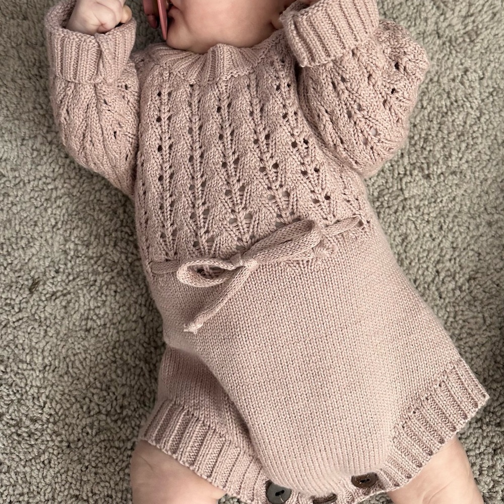 Adorable Knit Baby Outfit!